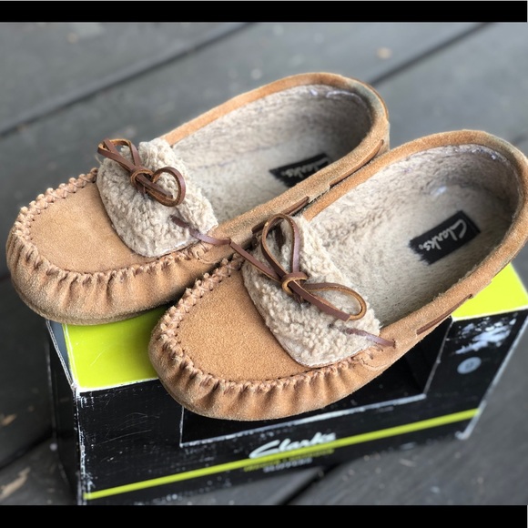 clarks women's indoor outdoor slippers